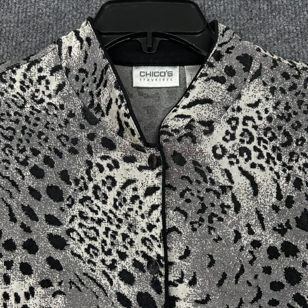 Chico's Travelers Animal Print Top LS Button Front Black Silver Gray Size 2 - Picture 2 of 12